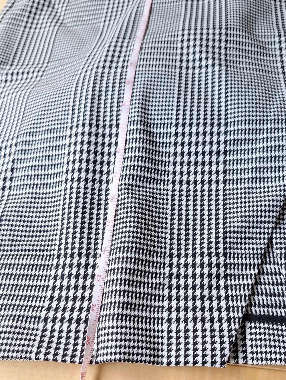 Banana Republic Houndstooth Black & White Pencil Skirt - Picture 3 of 6